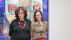 Ana Lucia Duarte Lanna e Mirian Debieux Rosa. Pró-reitora e Pró-reitora adjunta de Inclusão e Pertencimento