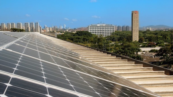 Sistema de Painéis Solares Fotovoltaicos – Biblioteca Brasiliana