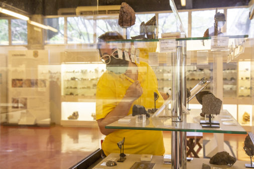 Exposição de meteoritos no Museu de Geociências do Instituto de Geociências (IGC)