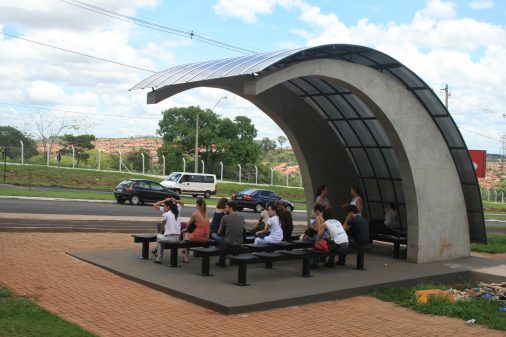 Novo ponto de ônibus no Restaurante Central, campus de Ribeirão Preto
