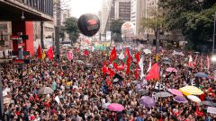 Estudantes e professores de universidades e institutos federais fazem protesto contra corte de verba na educação na Av. Paulista. Foto: Cecília Bastos/USP Imagem