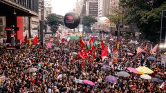 Estudantes e professores de universidades e institutos federais fazem protesto contra corte de verba na educação na Av. Paulista. Foto: Cecília Bastos/USP Imagem