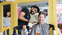 Calouro Rubens Erlich da FEA participa do trote solidário com a doação de cabelo no primeiro dia de