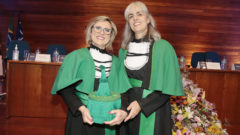 Posse da nova diretoria da Escola de Enfermagem (EE) gestão 2023/2027. Vilanice Alves de Araújo Püschel (diretora) e Ana Luiza Vilela Borges (vice-diretora)